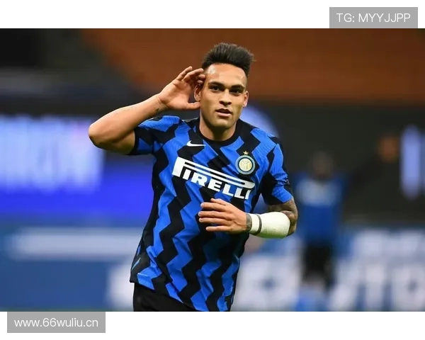 国米训练场球迷喊话劳塔罗进球引发齐沃当场暴怒训斥场面紧张 国米训练场球迷喊话劳塔罗进球引发齐沃当场暴怒训斥场面紧张