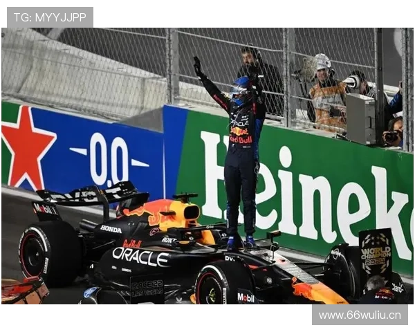 F1预言帝来袭 拉塞尔赛道贴脸开大引热议 F1预言帝来袭 拉塞尔赛道贴脸开大引热议