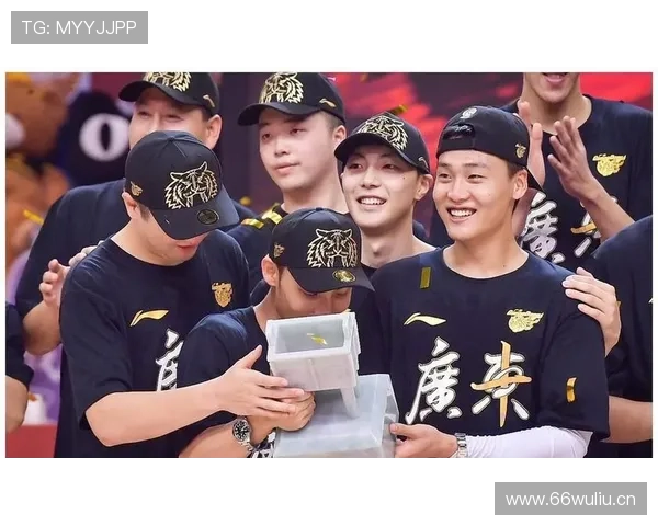 广东队迎来重磅调整两大主力离队赵睿回归出任队长杜锋重建球队体系 广东队迎来重磅调整两大主力离队赵睿回归出任队长杜锋重建球队体系