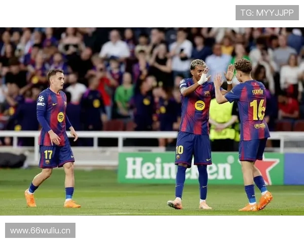 巴萨本周首次训练课亚马尔与费尔明全程参与展现良好状态 巴萨本周首次训练课亚马尔与费尔明全程参与展现良好状态