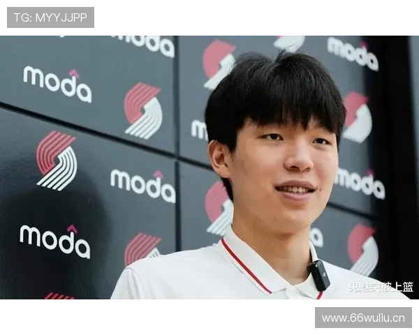 杨瀚森休闲装亮相赛场 刘禹铖携装备一同登场助阵