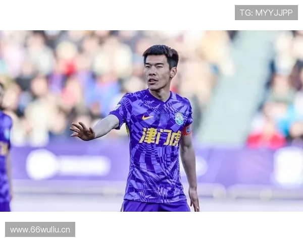 谢维军精准头球助攻 王秋明力压防守击中横梁遗憾错失良机