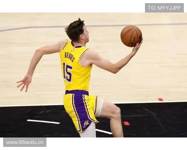 里夫斯暗中争夺湖人队内核心地位 个人数据展现领导潜力
